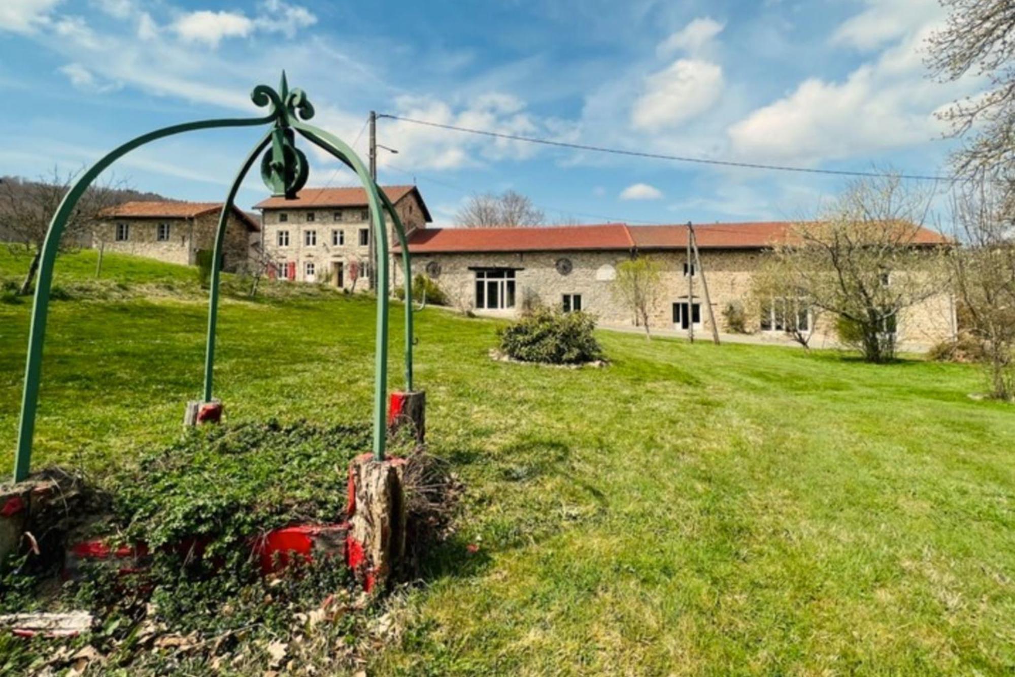 Villa De Luxe, Nichee Dans Les Montagnes Lavoine Exterior foto